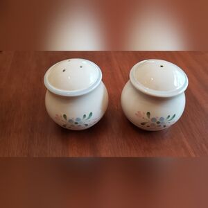 Fascino Japan Vintage Ceramic Salt and Pepper Shakers